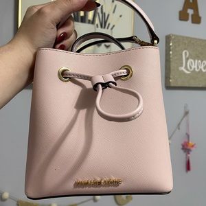 🌸Micheal Kors Cross Body Buclet Bag🌸